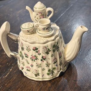 Portmeirion Mini Figural Teapot & Lid-Botanic Garden. Excellent Condition.
